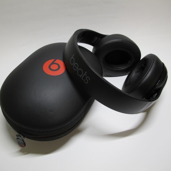 Beats by Dre Studio Wireless Over-Ear Headphone - Picture 10 of 13